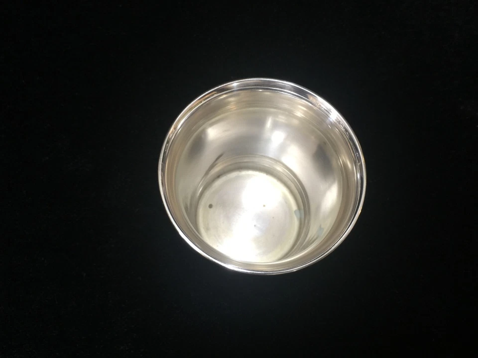 Taza bebé vintage Dinamarca plateada, marca antorcha y "M", 2 3/8" de alto x 2 1/4" con Foto 3 de 4