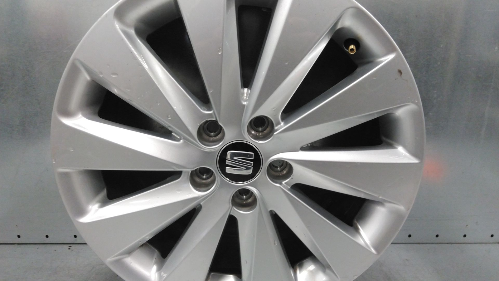 CERCHIO Seat Arona (KJX) SUV 1.0 TSI 12V (CHZJ) 2019 6F9601025 140912