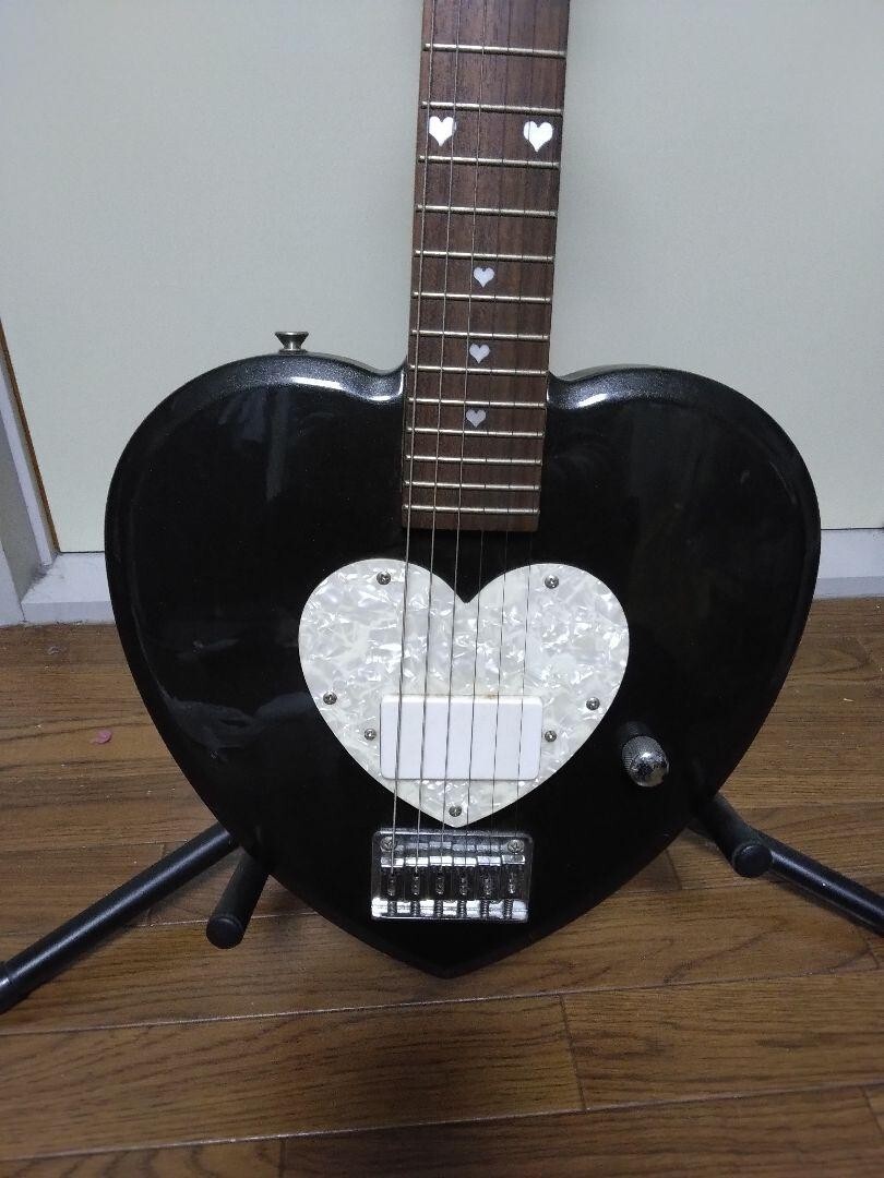 Daisy Rock Heart Breaker Electric Guitar with Gig Bag Rare Daisy Rock Heart Breaker Electric Guitar with Gig Bag Rare