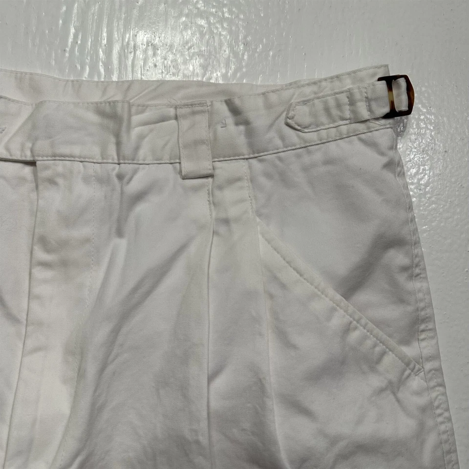 Bermudas de sarga de algodón plisadas cintura ceñida blanca 34 x 8 Stanley Blacker de colección Foto 3 de 4