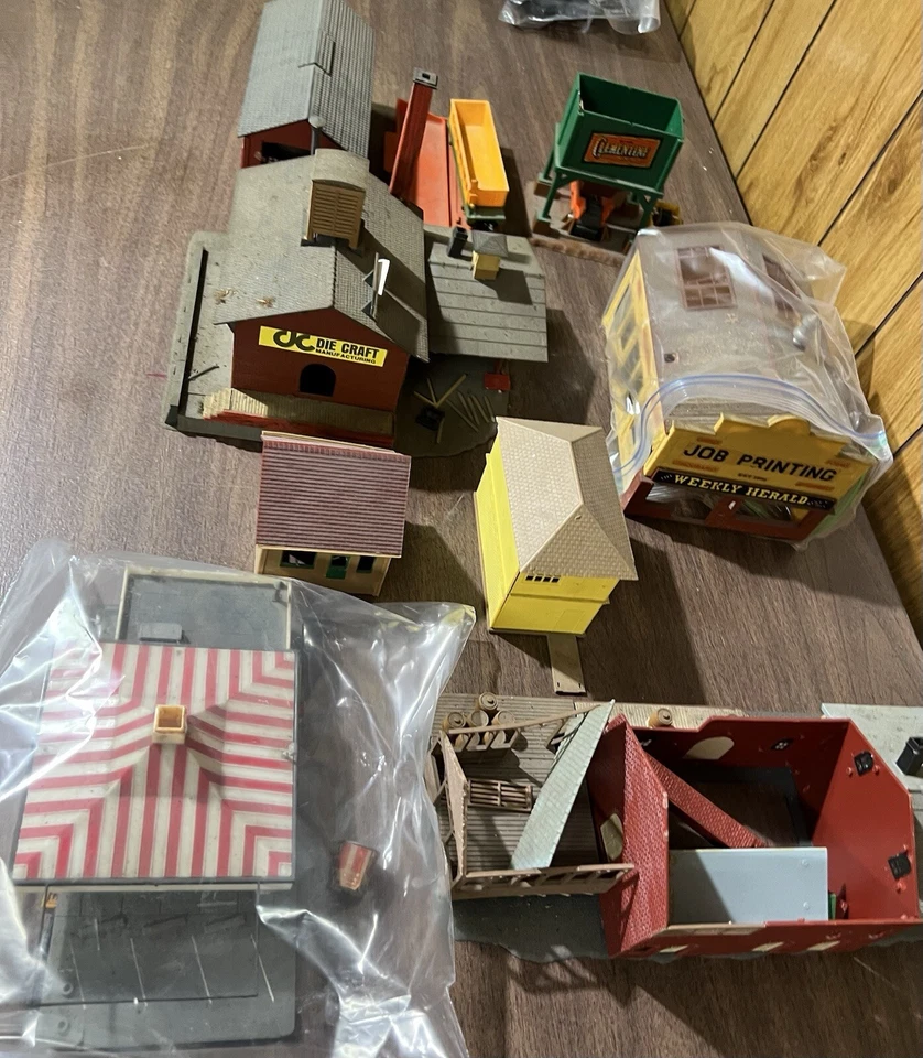 Lifelike HO Scale Train Buildings Lot Of 7 Town Graphic Press Store - Image 3 of 4