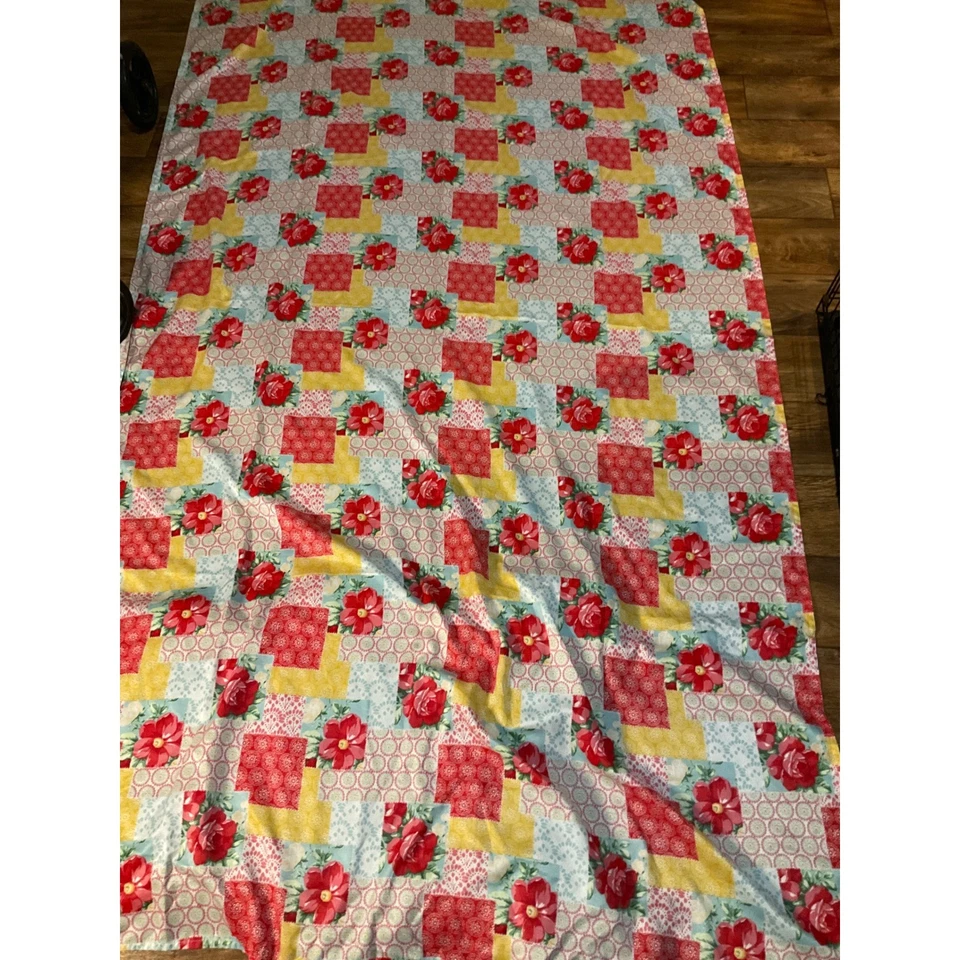 Pioneer Woman Tablecloth Heritage 55" x 96" Rectangle Vintage Flora Patchwork - Image 3 of 4
