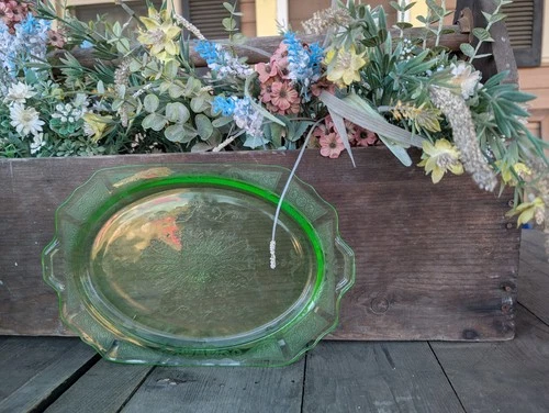 Vintage Unmarked Green Uranium Depression Glass Large Oval Serving Platter