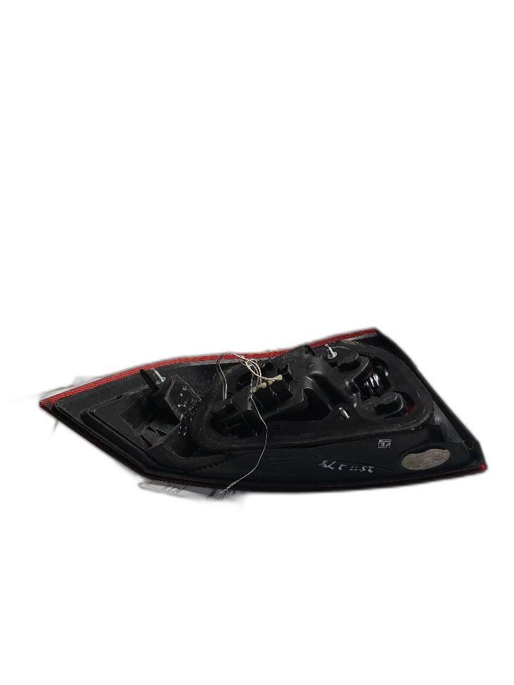 07-13 VOLVO 80 Series Right Tail Light Replacement 1354244