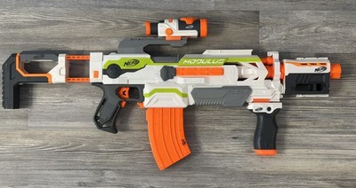 NERF Modulus Blaster Set mit viel Zubehör Magazin, Scope, Nerf Gun Speilzeug