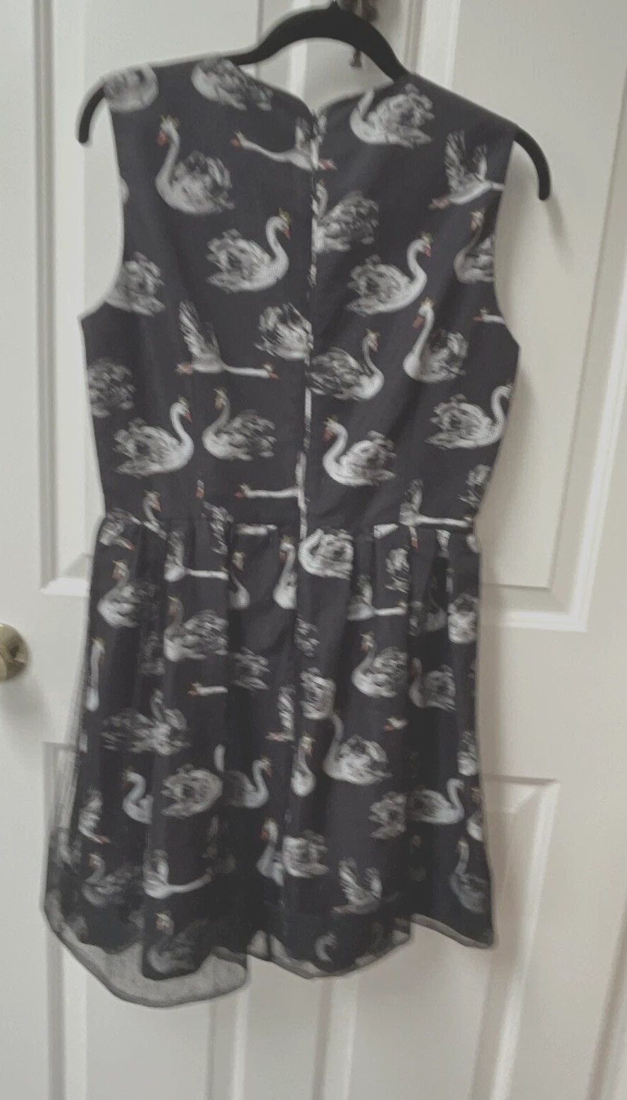 Abito rosso Valentino senza maniche nero bianco cigno con sovrapposizione in tulle taglia 44