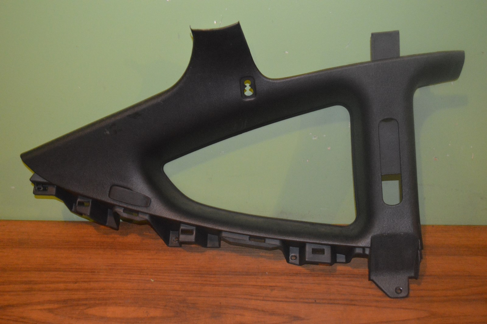 03-08 HYUNDAI TIBURON LEFT REAR QUARTER GLASS TRIM PANEL | eBay