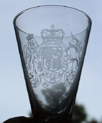 Coat of Arms Crest Footed Glass HONI SOIT QUI MAI Y PENSE DIEU ET MON DROIT