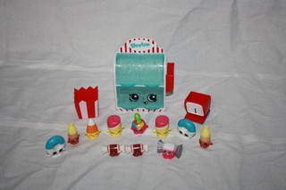 Lot 14 Shopkins Exclusive Food Fair Candy Collection Playset Preowned Moose Toys