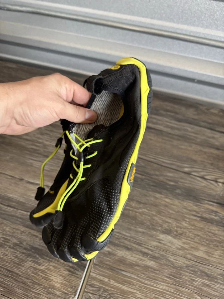 Sapato Vibram FiveFingers V-Run Feminino Tamanho 11 Masculino 10 Preto Amarelo 16M3101 - Imagem 2 de 4