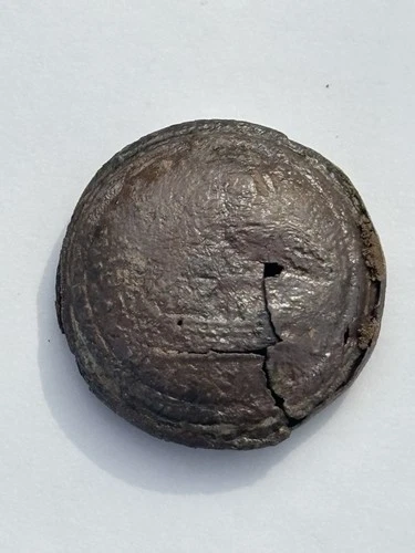 Rare Original Dug Confederate Navy “Ships “Button. Coat Size Civil War Relic