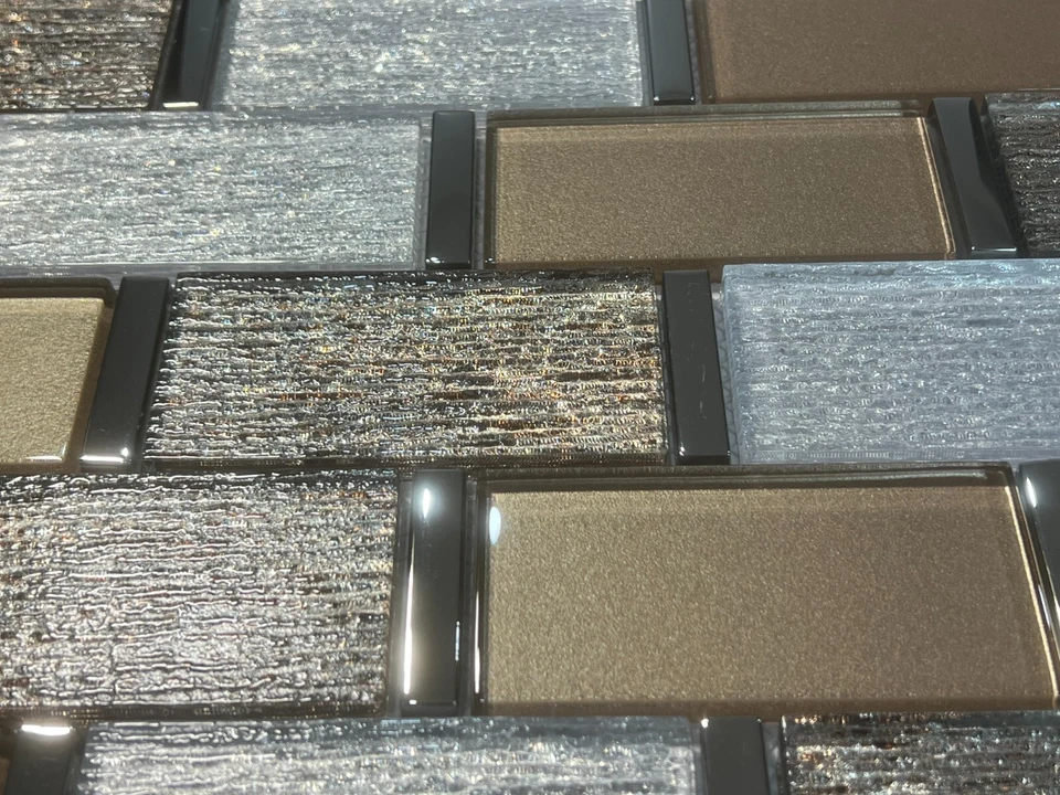 NY13N Silver/Gold Glass Mosaic Tile Kitchen Bathroom Backsplash, 7 sheets - Image 3 of 4