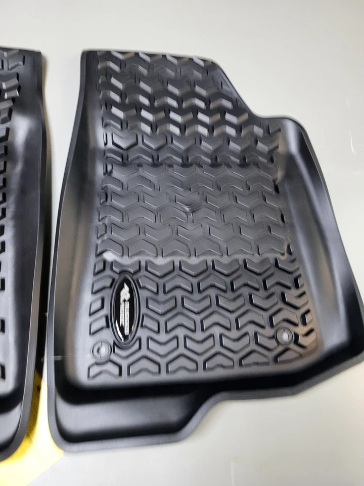 Rugged Ridge Front Floor Liner Kit Black 12987.43 for 18-20 Jeep Wrangler JL Foto 3 de 4