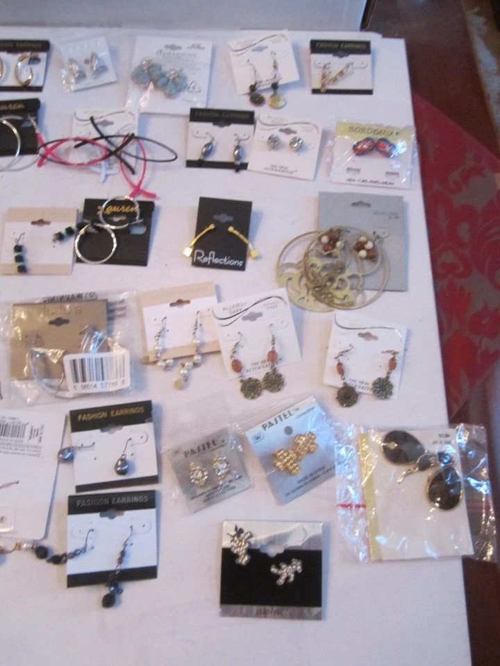 75 PARES DE PENDIENTES - JOYERÍA DE MODA - LAUREN, BALLET Y MÁS - LOTE 3 - BAÑERA RR Foto 3 de 4