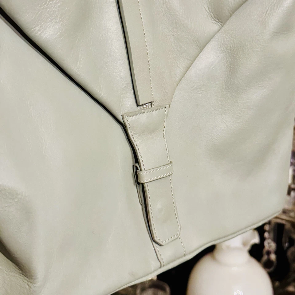 Mochila de cuero gris geométrica Zara Foto 4 de 4