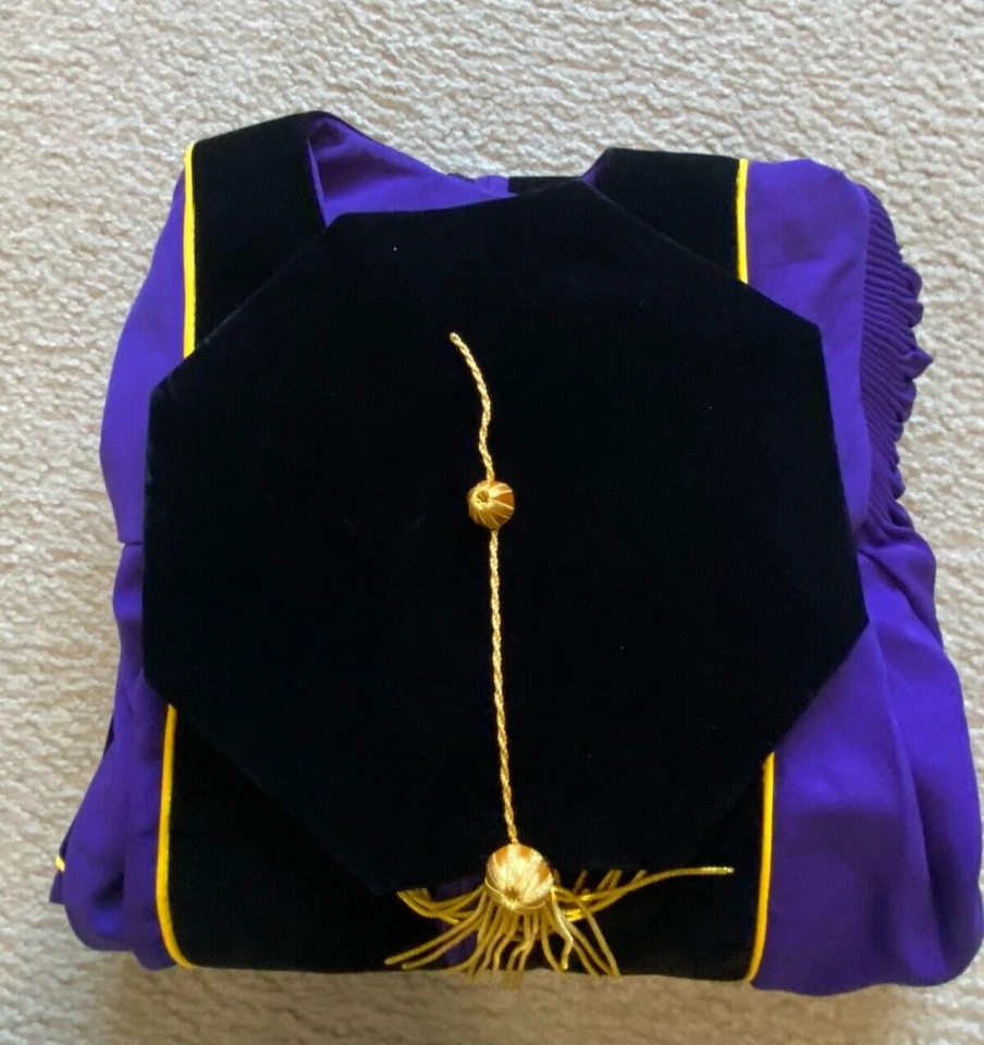 Vestido Tam Doctoral Premium para Profesor de Facultad Graduados de Doctorado Borde Dorado talla 45 Foto 4 de 4