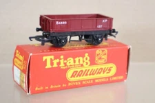 TRIANG R113 BR MAROON GOODS WAGON B4593 with DROP SIDED 1960 VERSION og