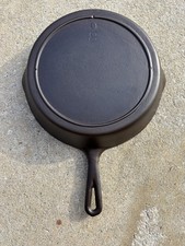 3-stopniowa Lodge #8 Żeliwna patelnia z blobem