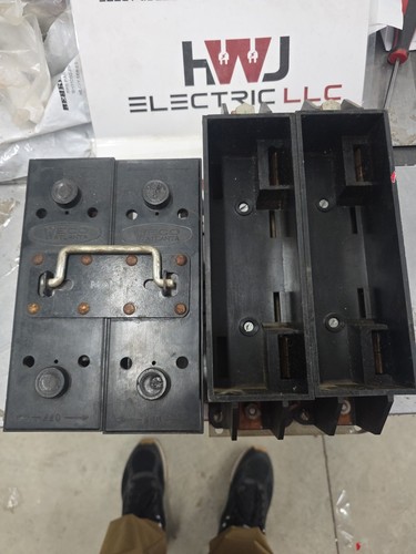 WECO Atlanta ITE 200 Amp MAIN FUSE PULLOUT PULL OUT With BASE MOUNT AND FUSES