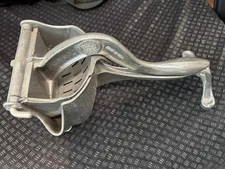 1940s Vintage WEAR-EVER  Aluminum Citrus Press Juicer Extractor USA