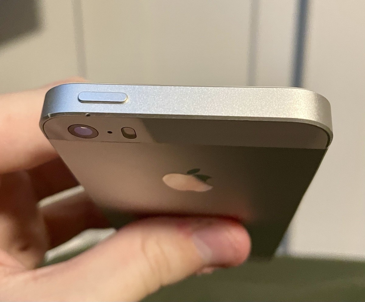 Apple iPhone SE 1st Gen. (2016) Silver 64GB Unlocked | eBay