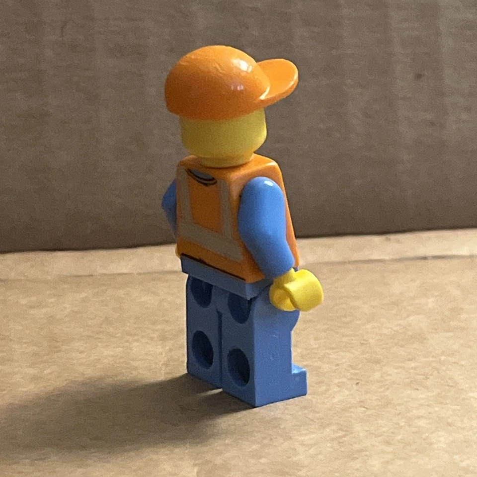 Lego Minifigure Airport Worker From LEGO City Airport Passenger Terminal (60104) - Image 3 of 4