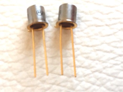2 Pieces   MRD500 - PHOTO DETECTORS TRANSISTOR OUTPUT  MOTOROLA