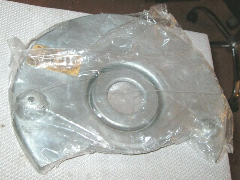 Protector de freno de disco delantero Chevrolet Vega 1971-1975 nuevo de lote, 326897 Foto 2 de 2