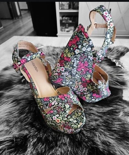 Dolce & Gabbana Green Floral Print Sligback Peeptoe Heels, $795 | SSENSE |  Lookastic