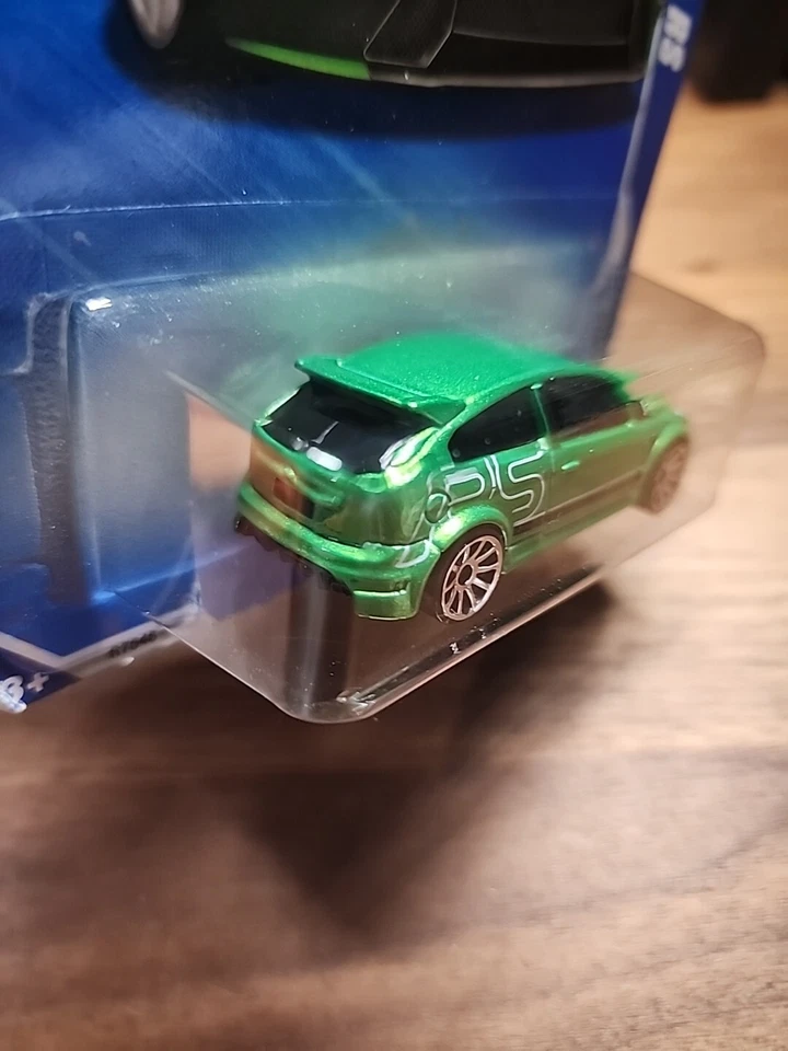 Ford Focus RS MK2 2010 Hot Wheels All Stars 5/10 Ultimate verde con cromo 10 velocidades Foto 3 de 4