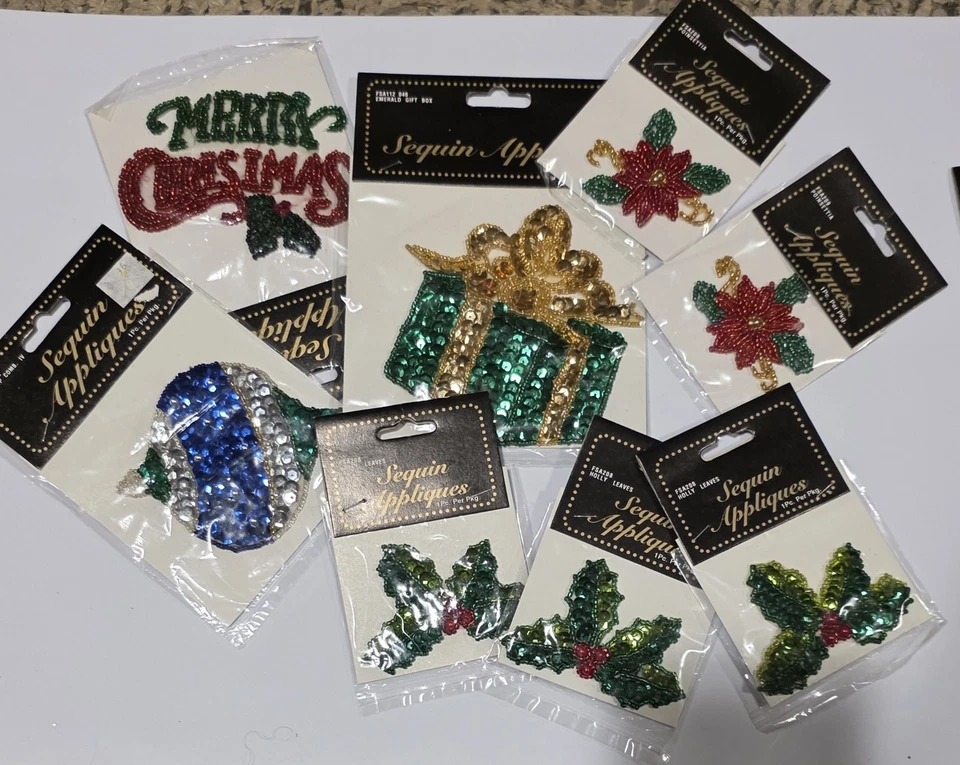 ENORME LOTE 35 APLIQUES DE NAVIDAD VINTAGE DE LENTEJUELAS Y CUENTAS WANG'S NUEVOS. Foto 2 de 4