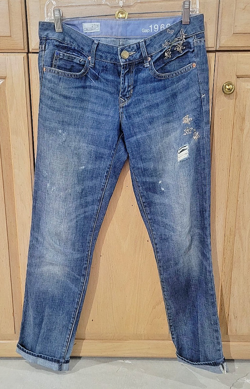 Womens Gap 1969 Real Straight Leg Distressed Jean -  size  27/4  Low Rise