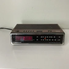 Vintage SOUNDESIGN™ Model 3691 AM-FM Electronic Clock Radio Woodgrain *see Info*