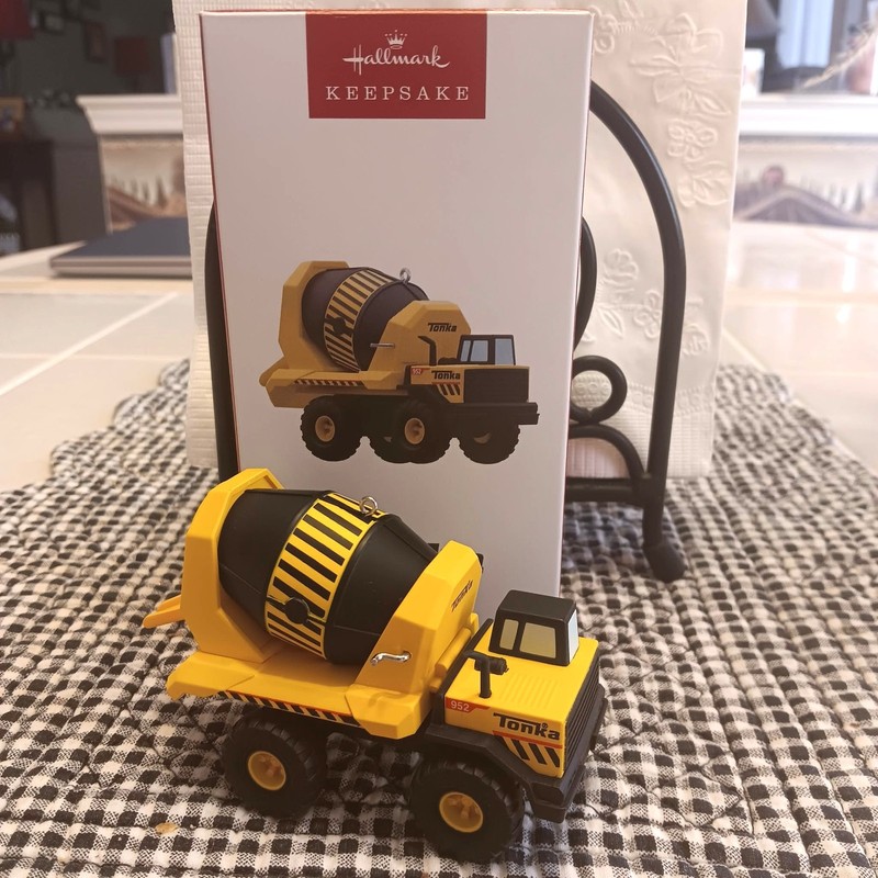 HALLMARK TONKA MIGHTY CEMENT MIXER 2025 CHRISTMAS KEEPSAKE ORNAMENTS