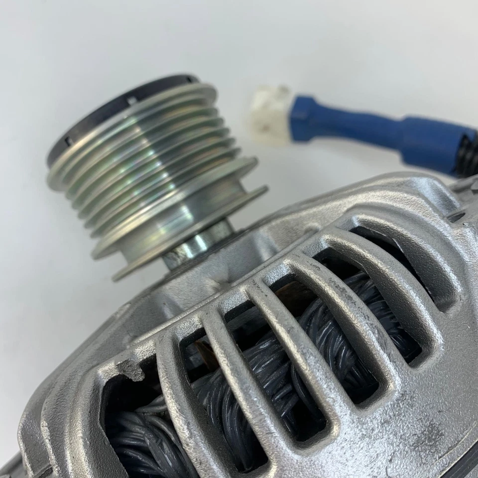 Bosch Alternator 0124615057 Fits Mercedes-Benz John Deere New Holland Massey - Image 3 of 4