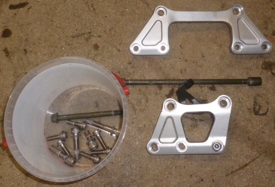 KIT FIXATION MOTEUR YAMAHA 850 TDM 4TX de 2000 à 2002 - réf : 30 - Photo 1/1
