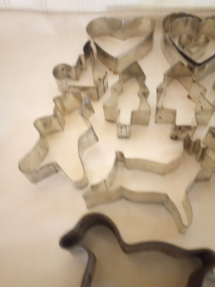 VINTAGE ASSORTED ALUMINUM 22 CHRISTMAS COOKIE CUTTERS eBay