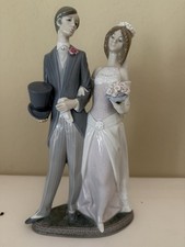 Vintage Lladro "Wedding" figurine, a couple getting ready to marry, #1404, Spain