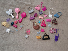 Barbie Zubehör Konvolut, Bürsten, Taschen, Haarklammern, Mattel u.a.