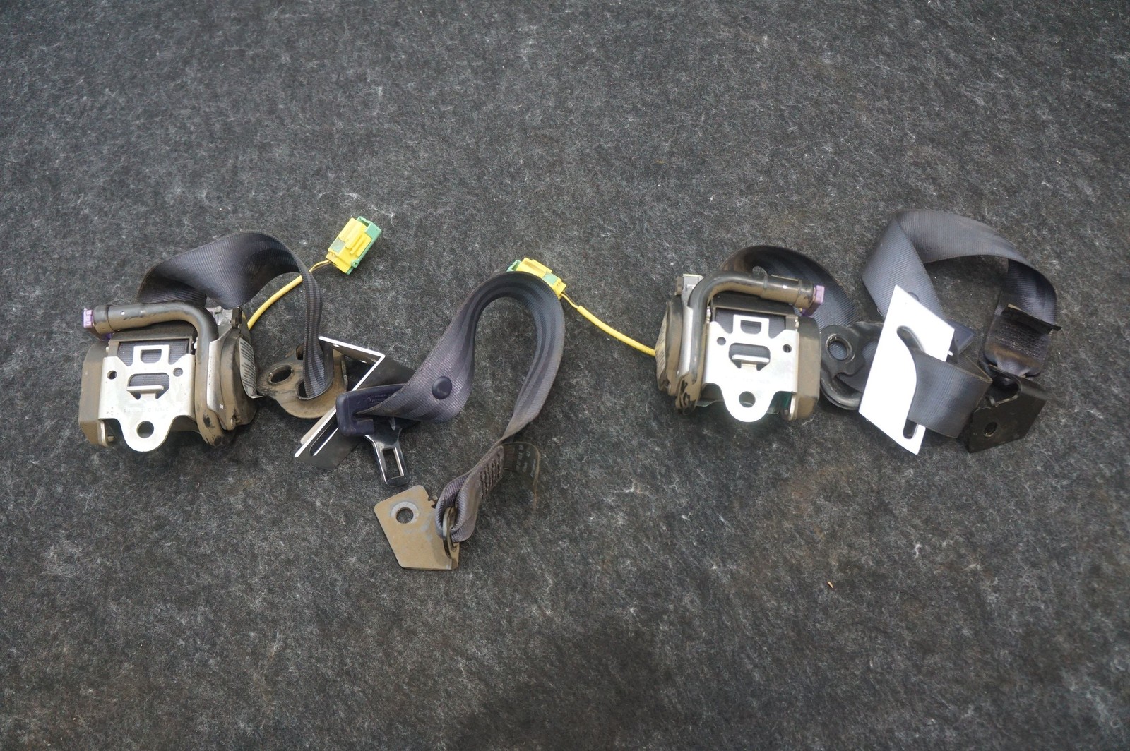 Set Rear Left Right Seat Belt Retractor OEM 3W0857805A Bentley Continental Gt 05