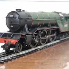Bachmann 31-561 V2 60825 BR Lined Green Outside Steam Pipes Stepped Tender OO