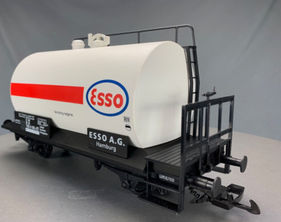 G Scale PIKO 37944 Kesselwagen ESSO A.G. DB Tank Car w/Brake Platform G520 LZ