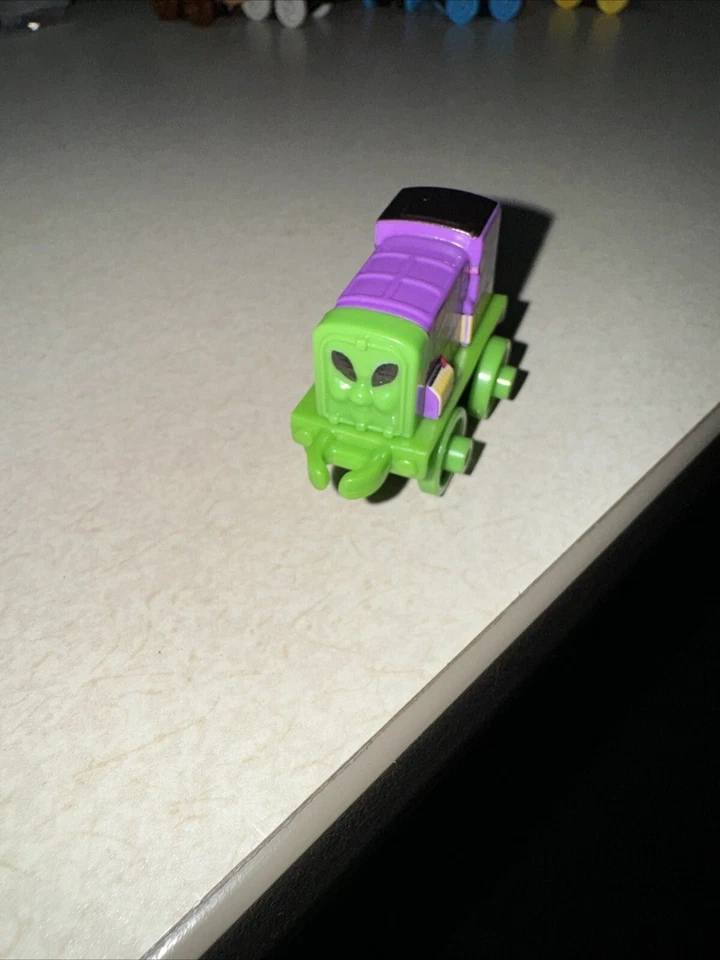 Mattel Thomas & Friends Minis Paxton Alien Form# Foto 2 de 4