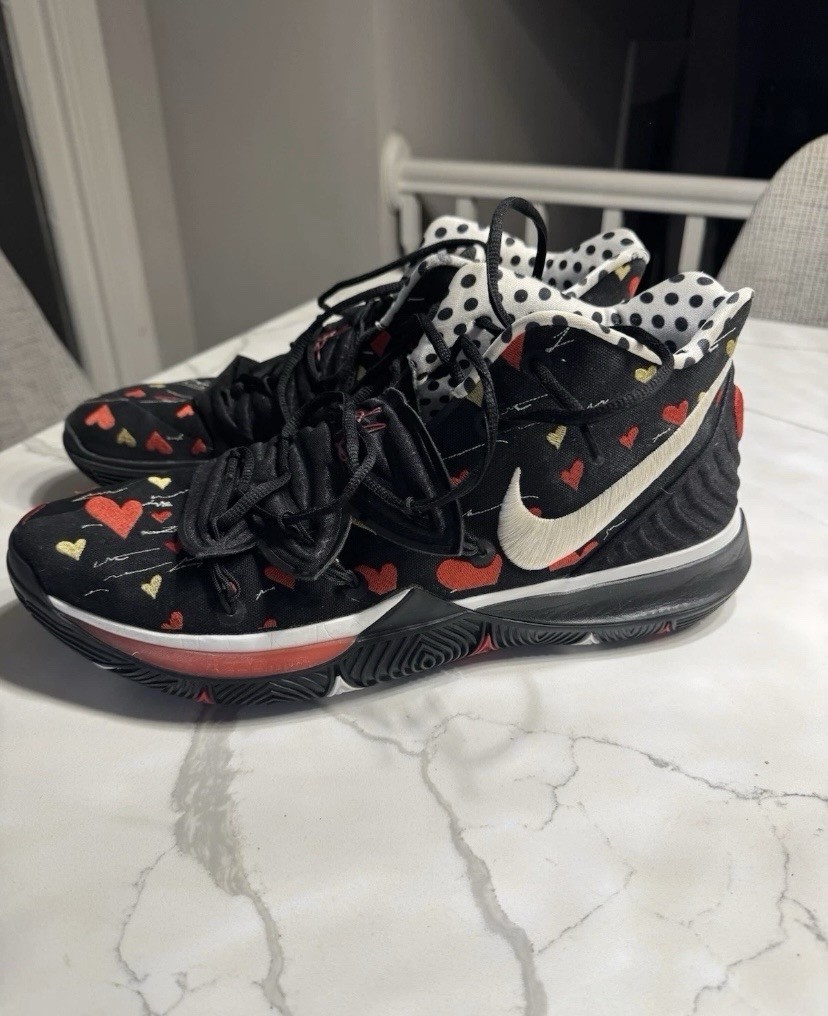 Nike Kyrie 5 'I Love You Mom' Men's Basketball Shoes, Size 10 US