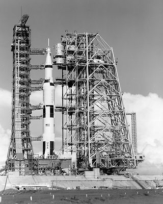 MOBILE SERVICE STRUCTURE APPROACHES APOLLO 11 SATURN V  8X10 NASA PHOTO (BB-131)