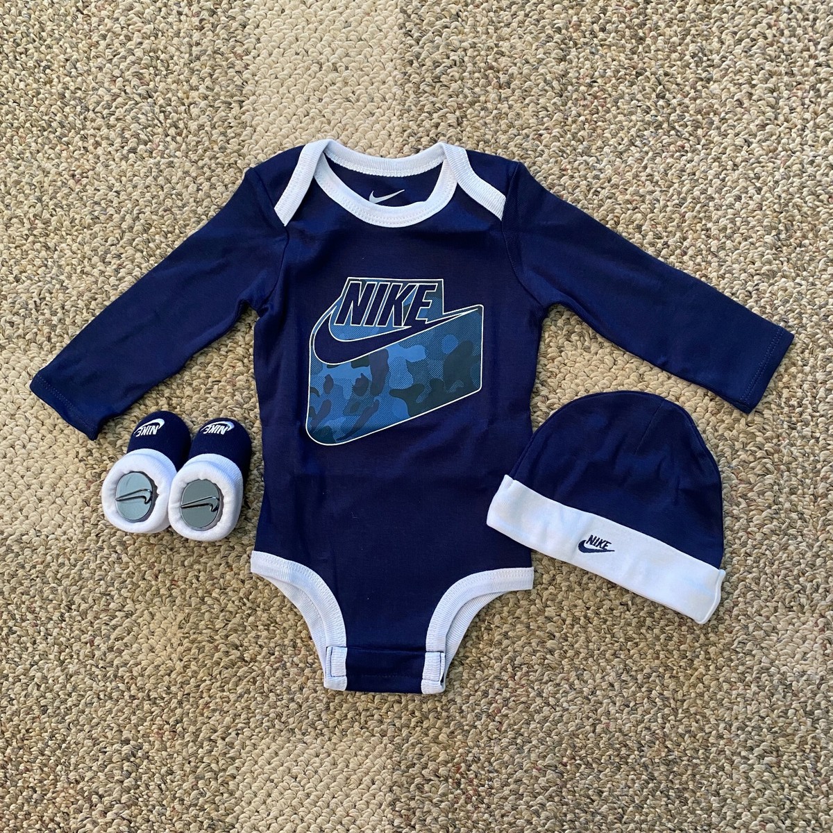 Nike 3 Piece Box Set Outfit Gift Bodysuit Booties Hat Size 0-6