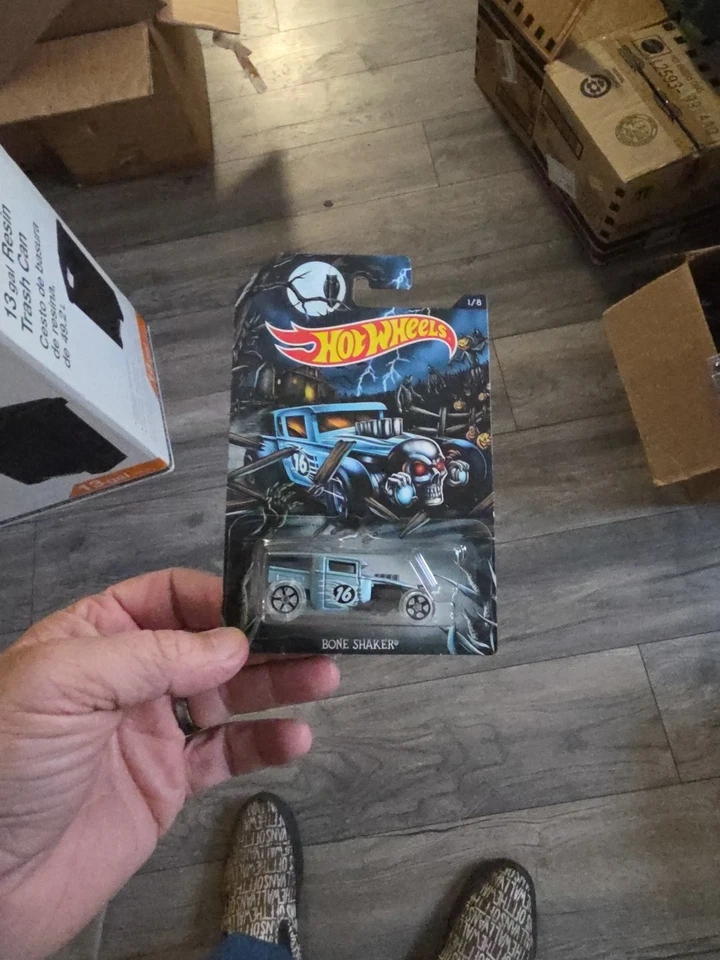 Hot Wheels "Bone Shaker Happy Halloween Series 2016 Diecast 1/8 Foto 3 de 4