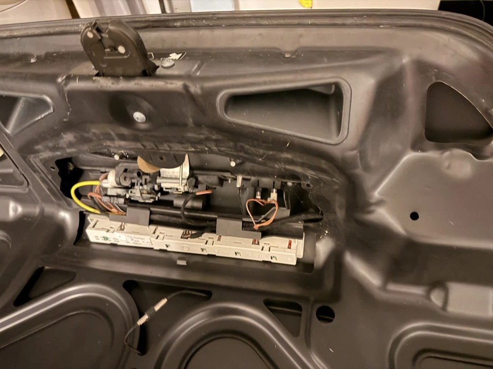 01-04 MERCEDES SLK320 REAR TRUNK DECKLID LIFT GATE BLACK PAINT 040U - Image 2 of 4