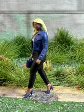 OO GAUGE Railway Figure Woman In Blue Denim  Jacket 1/76 Scale Diorama Painted