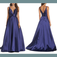 NEW $398 IEENA For Mac Duggal Plunging Sweetheart Ballgown in Navy [SZ 8 ] #E513